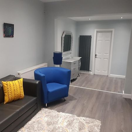 Giffnock Saphire Glasgow Apartments מראה חיצוני תמונה