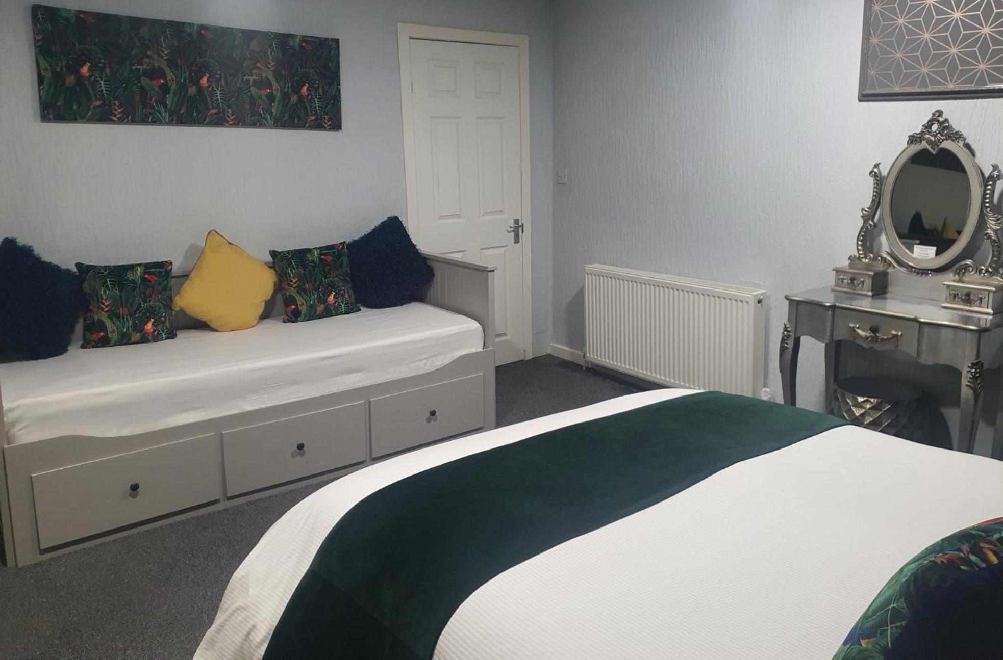 Giffnock Saphire Glasgow Apartments מראה חיצוני תמונה